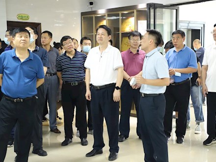 中国冶金教育学会领导到粽子产业学院参观指导